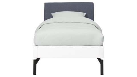 Bed Sky beuken met hoofdbord stof en poot metaal, wit stof grijs