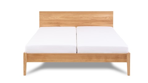 Bed Sky eiken met hoofdbord hout en poot hout, eiken honing