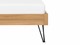 Bed Sky eiken met hoofdbord hout en poot driehoek metaal