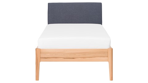 Bed Sky beuken met hoofdbord stof en poot hout, beuken stof grijs