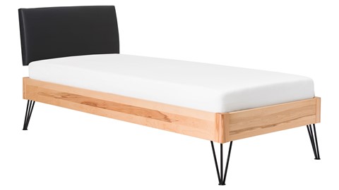 Bed Sky beuken met hoofdbord stof en poot driehoek, beuk lederlook zwart