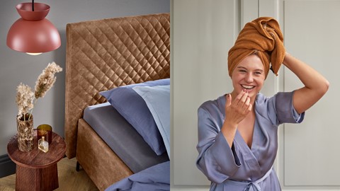 een vrouw in een gewaad en een handdoek op haar hoofd