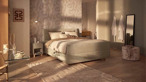 een bed in een kamer