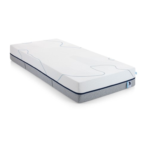 een matras op een witte achtergrond