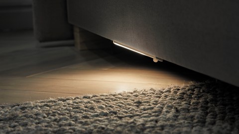 Een licht onder een bed