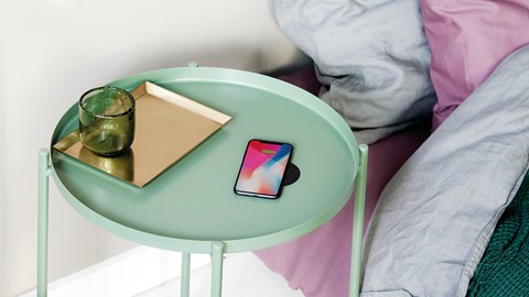 Een telefoon op een tafel