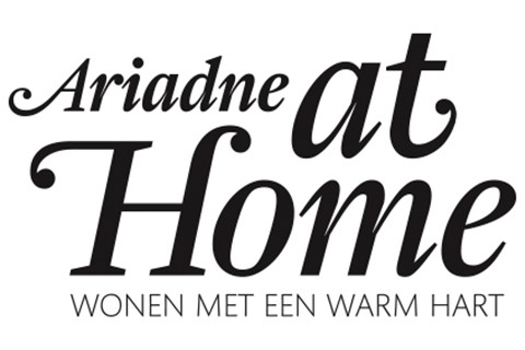 Een zwarte tekst op een witte achtergrond