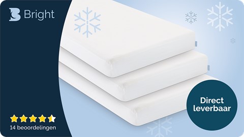 een stapel witte matrassen