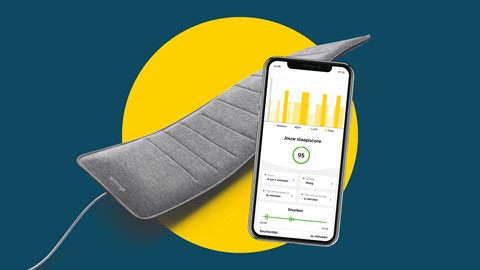 Een smartphone naast een grijs object
