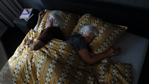 Sommige ouderen slapen overdreven veel, hoe kan dat?