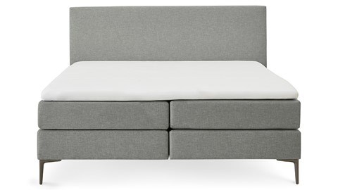 een grijs en wit bed