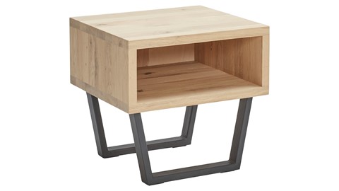 een houten tafel met een plank