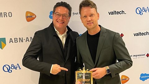 Twee mannen die zich naast elkaar bevinden