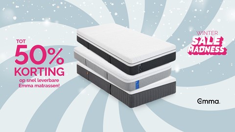 Een stapel matrassen op een blauw-witte wervelende achtergrond