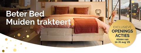 een bed met een rode deken en een lamp