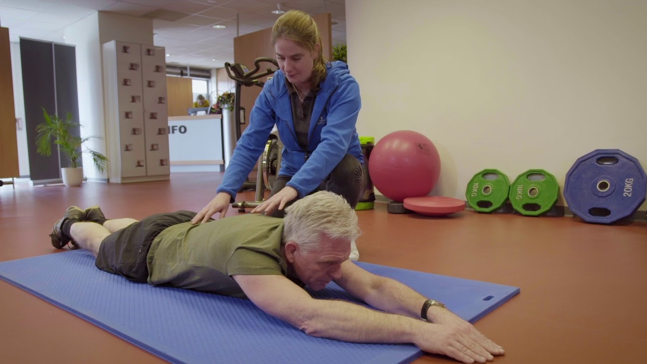 Oefening 5  - Video oefeningen om de rug sterker te maken tegen rugpijn | Beter Bed 