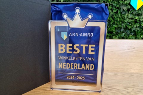 een blauw en gouden teken in een doos