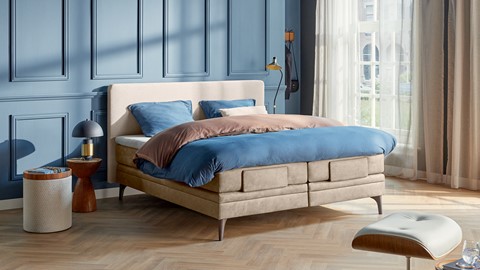 Beige elektrische boxspring