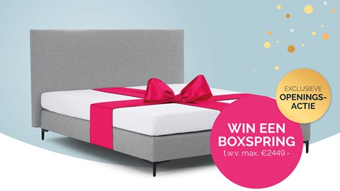 een bed met een roze strik