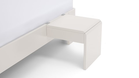 een wit bed met een witte bedzijde