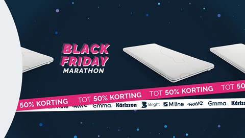 een witte laptop computer op een donkere achtergrond met roze en witte linten