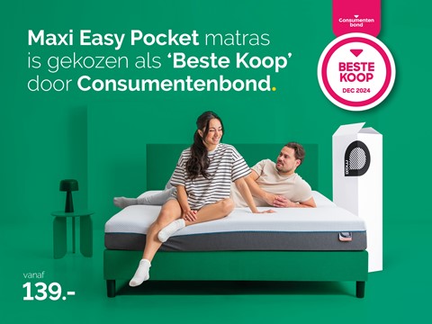 Een man en een vrouw die op een bed zitten